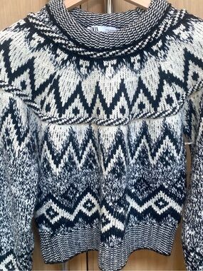 Zara Black & White Nordic Style Sweater Womens Medium